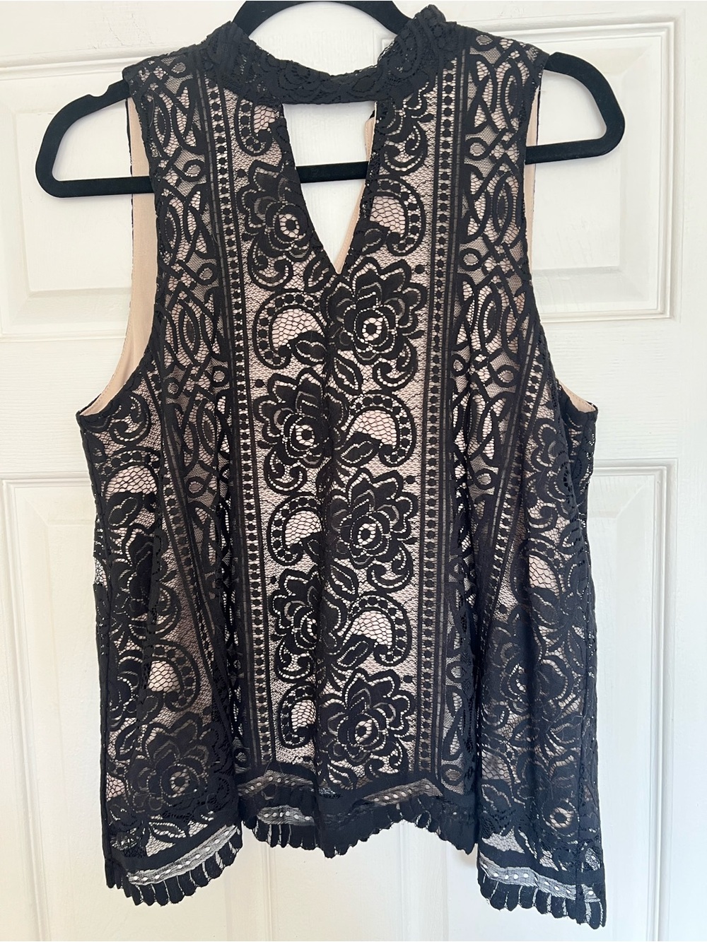 Love Fire Black Mock Neck Floral Lace Sleeveless Blouse with Nude Lining L